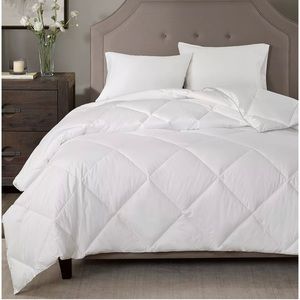 Madison Park Signature 1000 Thread Count Cotton Blend Down Alternative Comforter